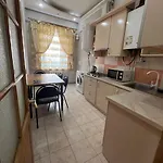 біля жд вокзалу 5 спальних місць