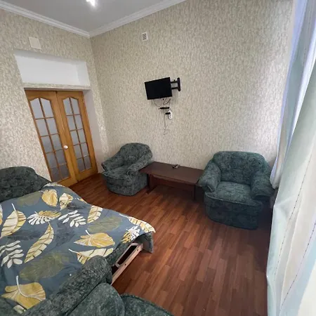 біля жд вокзалу 5 спальних місць אודסה