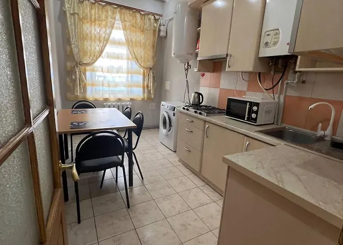 біля жд вокзалу 5 спальних місць