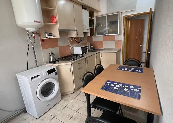 біля жд вокзалу 5 спальних місць