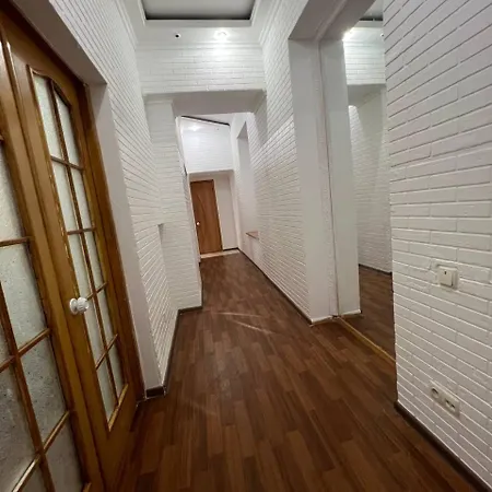 біля жд вокзалу 5 спальних місць Appartement Odessa