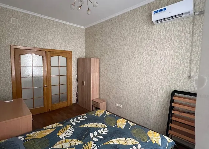 біля жд вокзалу 5 спальних місць *